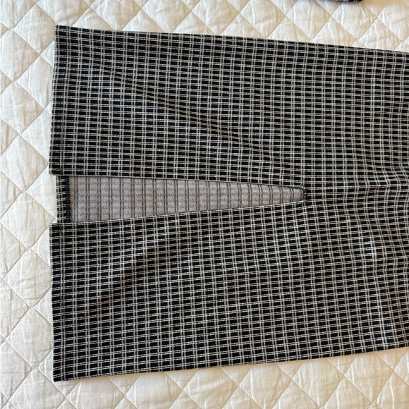 Reformation Black/white Midi Skirt - Sleek High-Waist Pencil Skirt - Picture 3 of 4